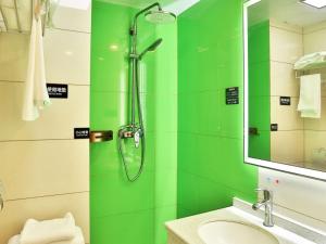 Gallery image of GreenTree Inn Qingdao Jiaozhou Yinghai Town Aimin Street Express Hotel in Qingdao