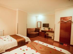 Postel nebo postele na pokoji v ubytování GreenTree Inn HeBei ZhangJiaKou ZhangBei Caoyuantian Rd ZhangKu Avenue Express Hotel