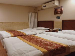 Postel nebo postele na pokoji v ubytování GreenTree Inn Beijing Shunyi Xinguozhan Express Hotel