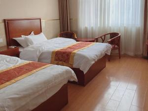 Postel nebo postele na pokoji v ubytování GreenTree Inn Beijing Shunyi Xinguozhan Express Hotel
