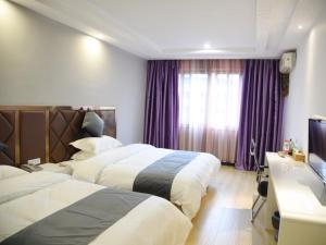 Voodi või voodid majutusasutuse Shell Lishui High Speed Railway Station Hotel toas