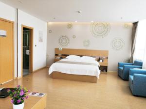 Gallery image of GreenTree Inn Shanghai Jinshan District Wanda Plaza Longhao Road Express Hotel in Nanhui