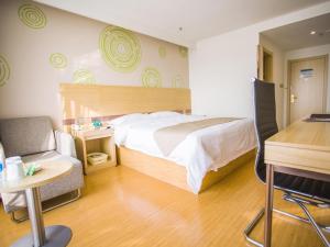 Postel nebo postele na pokoji v ubytování GreenTree Inn Jinan Jiyang Bus Station Express Hotel