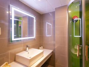 Ένα μπάνιο στο GreenTree Inn Shanxi Jinzhong South of Pingyao Ancient City Express Hotel