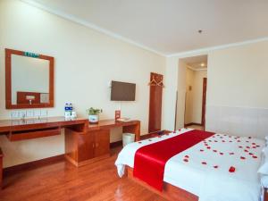 Postel nebo postele na pokoji v ubytování GreenTree Inn HeBei ZhangJiaKou ZhangBei Caoyuantian Rd ZhangKu Avenue Express Hotel