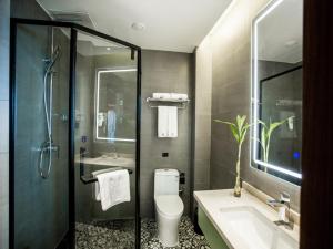 Ванна кімната в Greentree Hotel Group Gme Luoyang City Longmen High Speed Railway Station University City Hotel