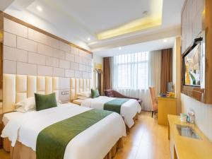 Gulta vai gultas numurā naktsmītnē GreenTree Inn Zhejiang Jinhua Yiwu International Trade City Changchun Street Shell Hotel