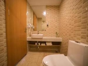 Kúpeľňa v ubytovaní Shell Yantai Mouping District Gongshang Dajie Hotel