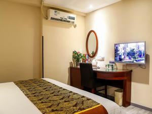 Μια τηλεόραση ή/και κέντρο ψυχαγωγίας στο GreenTree Inn Guangdong Shenzhen Longhua New Area Longguan Rord Tianhong Express Hotel