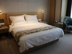 Postel nebo postele na pokoji v ubytování GreenTree Eastern Shaoxing Keqiao Jindizizaicheng Hotel