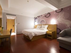 Gallery image of GreenTree Inn Jiangsu Nantong Chongchuan District Fangtian Market Hotel in Nantong