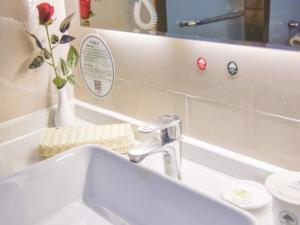 Ванна кімната в GreenTree Inn Henan Kaifeng Jinming District Jinming Square Little Song City Business Hotel
