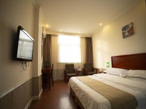 TV a/nebo společenská místnost v ubytování GreenTree Inn Anhui Hefei Lianhua Road Express Hotel