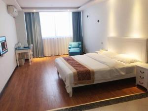 Postel nebo postele na pokoji v ubytování GreenTree Inn Jiangsu Lianyungang Donghai New Bus Station Express Hotel