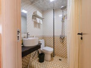 Ванна кімната в Shell Kaifeng City Lancao County Women and Children Hospital Hotel