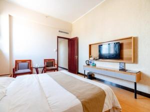 Voodi või voodid majutusasutuse GreenTree Alliance Zhejiang Zhoushan Haitian Avenue West Donghai Road Hotel toas