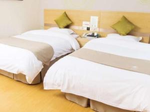Postel nebo postele na pokoji v ubytování GreenTree Inn Jiangsu Yancheng Dafeng port Sea world Hotel