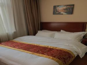 Postel nebo postele na pokoji v ubytování GreenTree Inn Beijing Shunyi Xinguozhan Express Hotel