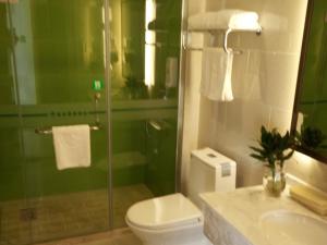 Phòng tắm tại GreenTree Inn Lu'an Jin'an District North Bus Station Express Hotel