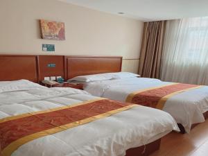 Postel nebo postele na pokoji v ubytování GreenTree Inn Beijing Shunyi Xinguozhan Express Hotel