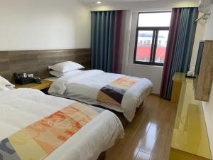 Postel nebo postele na pokoji v ubytování Shell Liu'an Wanxi Avenue International Motor City Hotel