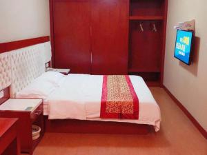 Postel nebo postele na pokoji v ubytování GreenTree Alliance Anhui Chuzhou Middle Qingliu Road Qingliu Bridge Hotel