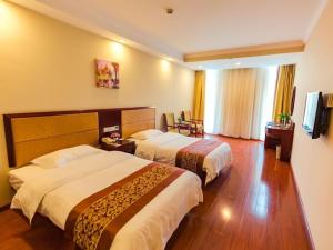 Televisyen dan/atau pusat hiburan di GreenTree Inn ShangHai JiaDing the South of F1 Circuit FangTai Hardware Market Express Hotel