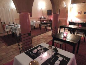 Εστιατόριο ή άλλο μέρος για φαγητό στο Dar Qamar
