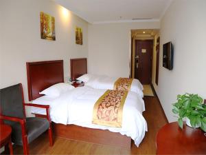 Postel nebo postele na pokoji v ubytování Greentree Tangshan Nanhu Jindi Business Hotel