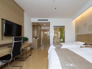 Телевизор и/или развлекательный центр в GreenTree Inn Changzhou Zhongwu Road university of Technology Express Hotel