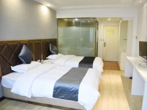 Voodi või voodid majutusasutuse Shell Lishui High Speed Railway Station Hotel toas