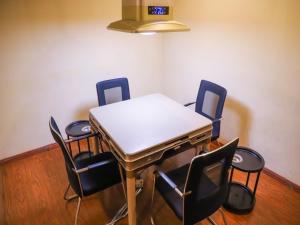 a meeting room with a table and chairs at GreenTree Inn Anhui Hefei West Wangjiang Road Qianshan Road Express Hotel in Hefei +54 photos