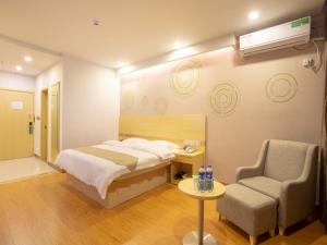 Cama o camas de una habitación en GreenTree Inn Chizhou Shitai County Government Affairs New District Business Hotel