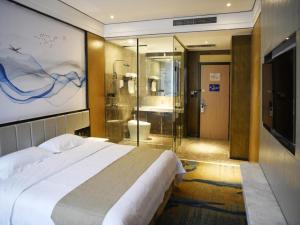 Кровать или кровати в номере GreenTree Inn Puyang Hualong District Zhongyuan Road Hotel