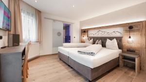 Łóżko lub łóżka w pokoju w obiekcie Hotel Tanzer