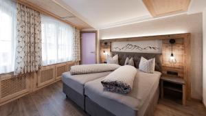 Łóżko lub łóżka w pokoju w obiekcie Hotel Tanzer