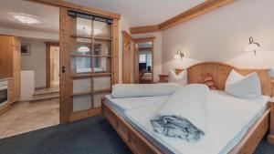Łóżko lub łóżka w pokoju w obiekcie Hotel Tanzer