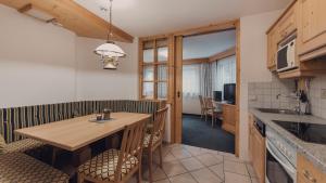Kuchnia lub aneks kuchenny w obiekcie Hotel Tanzer