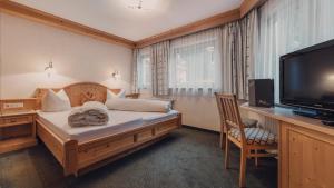 Łóżko lub łóżka w pokoju w obiekcie Hotel Tanzer