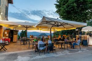 En restaurang eller annat matställe på Osteria Belvedere