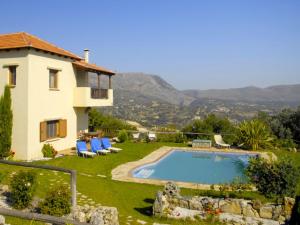 Pemandangan kolam renang di Crete Family Villas atau berdekatan