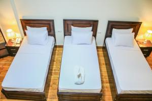 Giường trong phòng chung tại Kmt Hostel