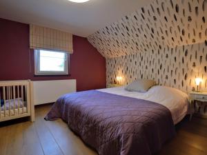 Postel nebo postele na pokoji v ubytování Luxurious Holiday Home with Sauna in B tgenbach