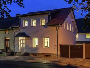 a white house with a brown roof at Ruhige Ferienwohnung mit Parkplatz in Thale in Thale
