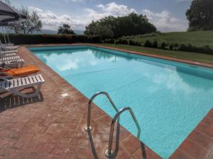 The swimming pool at or close to Farmhouse in Proceno with Pool Views