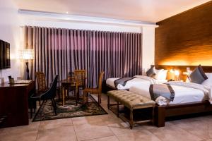 Postel nebo postele na pokoji v ubytování Marcian Garden Hotel
