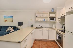 Dapur atau dapur kecil di Dockside Apartments Mooloolaba