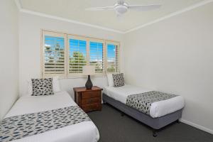 Katil atau katil-katil dalam bilik di Dockside Apartments Mooloolaba