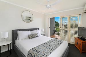 Katil atau katil-katil dalam bilik di Dockside Apartments Mooloolaba