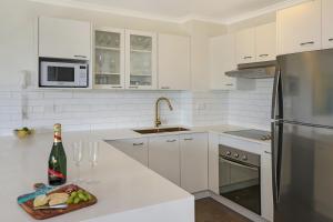 Dapur atau dapur kecil di Dockside Apartments Mooloolaba